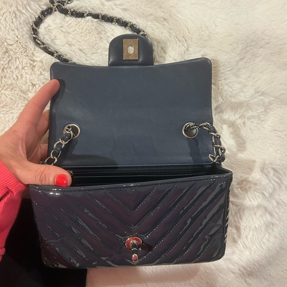 Chanel mini flap Chevron Patent Navy - Picture 12 of 16